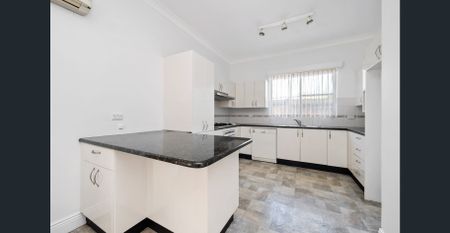 Light-Filled Corner Home in Prime Eastlakes Location - Photo 2