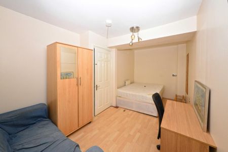 6 bedroom terraced house to rent - Photo 4