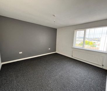 10 Broadway Avenue, Carrickfergus, BT38 8DD - Photo 4