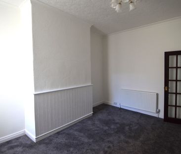 To Let 3 Bed Mid Terraced House - Photo 2