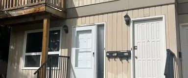 3 LARGE BEDROOM APARTMENT $2095 + ELECTRICITY | Calgary - Photo 1