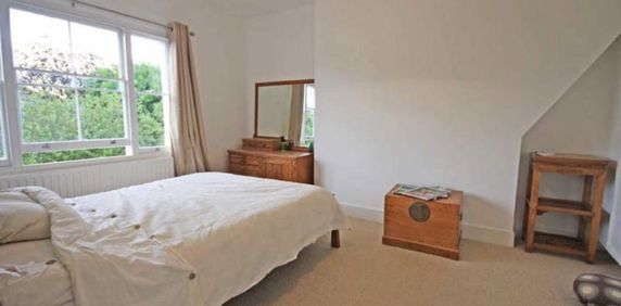 2 bedroom flat to rent - Photo 2