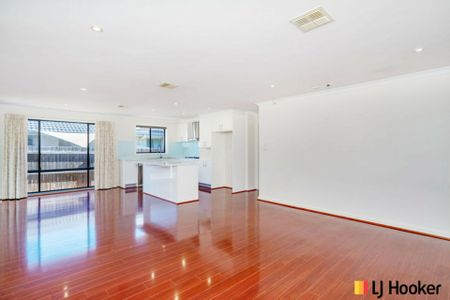 4 Bedroom home with room! - Photo 2