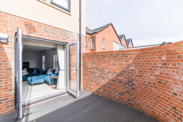 West Avenue, Gosforth, Newcastle Upon Tyne - Photo 1