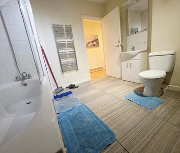 1 bedroom in a house share to rent - Photo 4