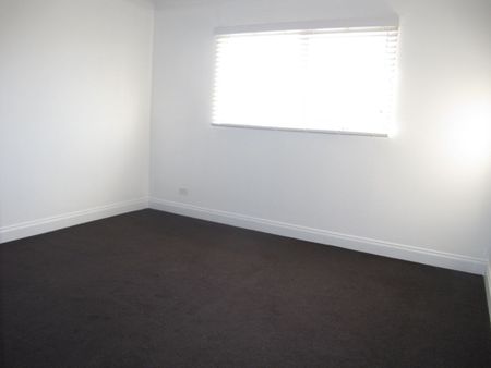 EXECUTIVE LIVING BY THE LAKE - Photo 4