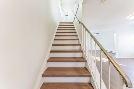 For Lease - 22 Hazelglen Court, Brampton, Ontario - Photo 2