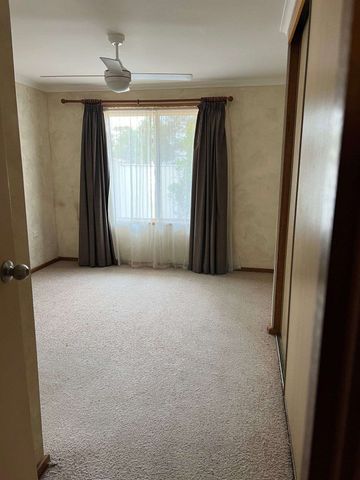 4 BEDROOM HOME WITH POOL! - Photo 4