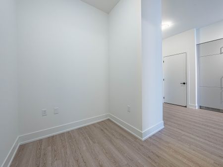 For Lease - 2075 King Road Unit# 119, King, Ontario - Photo 3