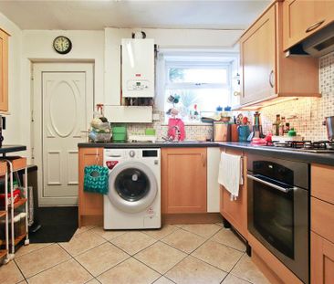 3 bedroom semi-detached house to rent - Photo 6