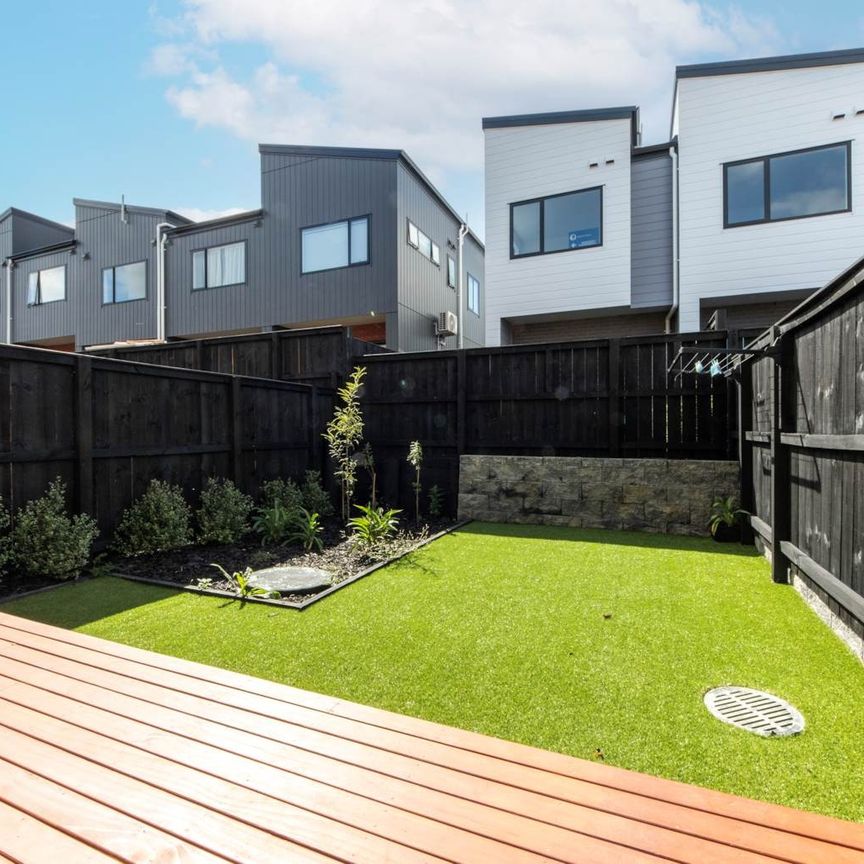 30 Rana Road, Flat Bush, Auckland - Photo 1