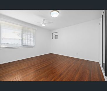 27 Ashton Street, Wynnum, Qld 4178 - Photo 3