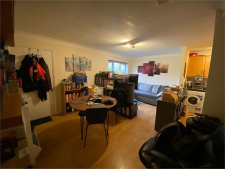 2 bed terraced house to rent in Huntington Place, Langley, SL3 - Photo 4