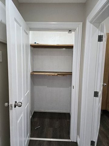 Fully Renovated 3BR House with - Deck & St Parking - Photo 2