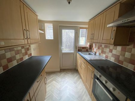 1 bedroom ground floor flat to rent - Photo 3