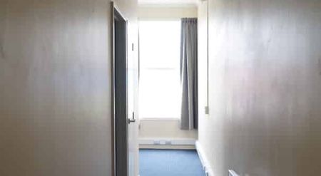 One Bedroom Inner City Living - Apartment 4 - Photo 4