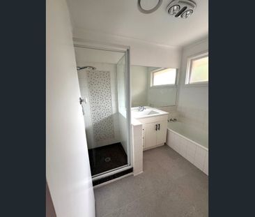 Peaceful, private and perfectly positioned - Photo 6