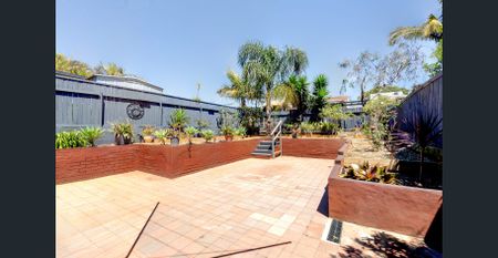 Spacious freestanding 3 bedroom house - Photo 5