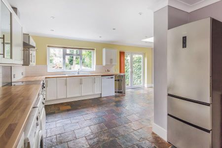 Beech Grove, Guildford, Surrey, GU2 - Photo 3