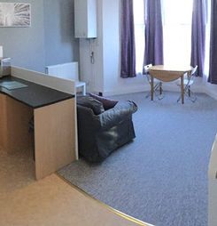 Flat 2, 17 Kingsley Road - Photo 2