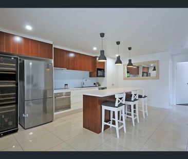 Location Living At It's Best - Partially Furnished or Unfurnished - Photo 4