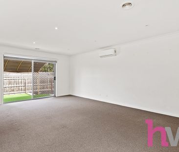 Family living in convenient location! - Photo 1