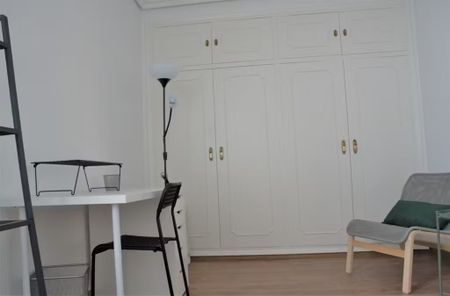 Calle Sol, Sevilla, Andalusia 41003 - Photo 5