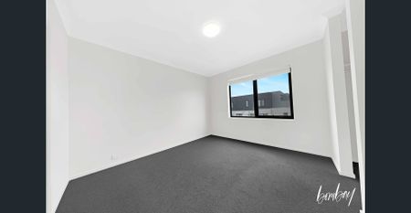 Bright & Spacious 3-Bedroom Home with Open-Plan Living - Photo 5