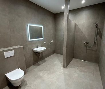 ERSTBEZUG mit Küche: 3Zi Whg + 20qm Hobbyraum inkl + Terrasse - Photo 5