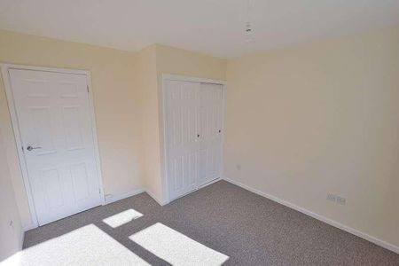 Old Milton Road, New Milton, Hampshire, BH25 - Photo 2