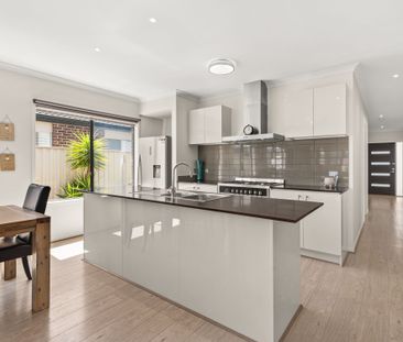 FAMILY LIVING IN EDENBROOK ESTATE - Photo 2