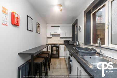 14 Chadwick Street Room 4 (Short Term Let), Belfast BT9 7FB - Photo 5