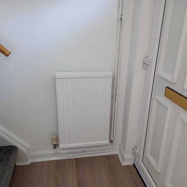 Heol Gleien , Lower Cwmtwrch, Swansea. - Photo 1