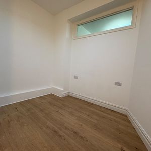 Room in a Shared Flat, Stoke Newington High Street, N16 - Photo 2
