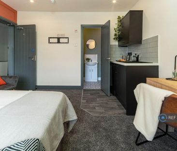 1 bedroom in a house share to rent - Photo 5