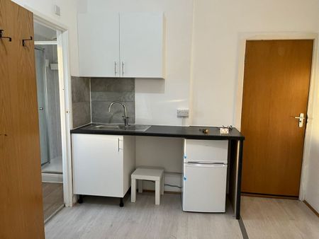 Studio Flat, North Circular Road, NW10 - Photo 4