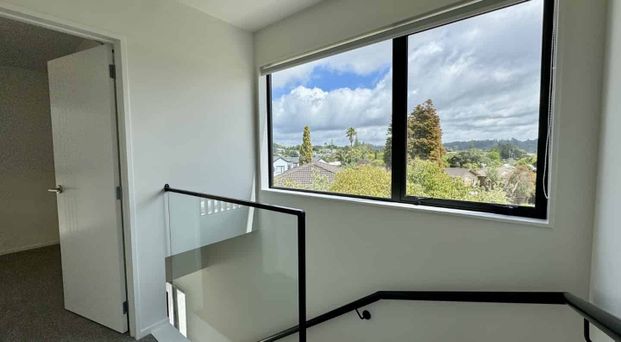 Cozy & Contemporary Living - Photo 1