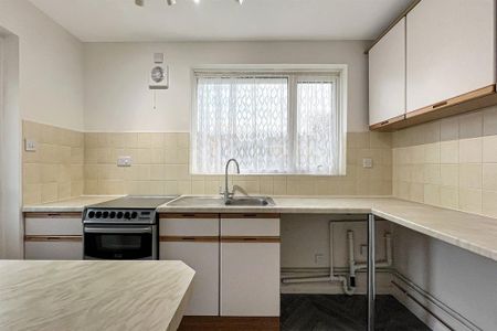 2 bedroom semi-detached bungalow to rent - Photo 5