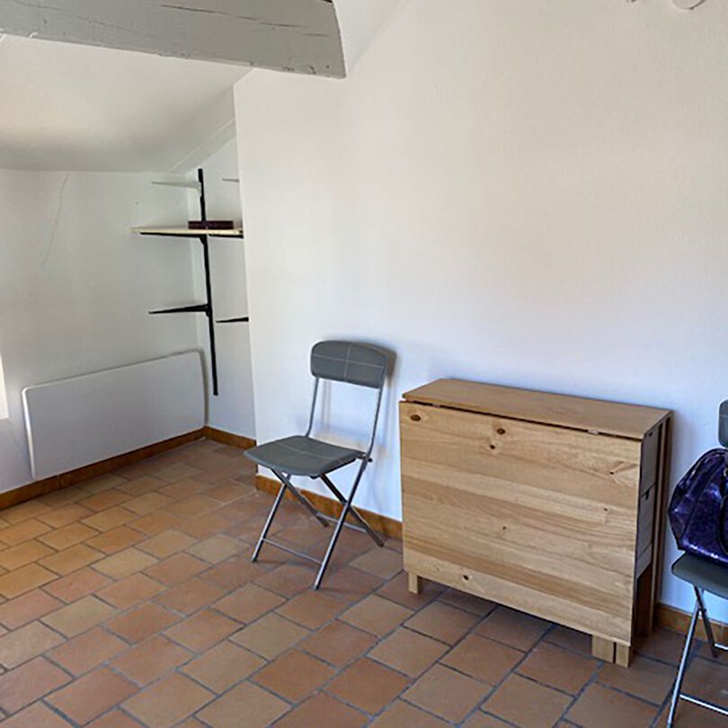 Location Appartement 1 pièce 15m² CHATEAURENARD 13160 - Photo 1