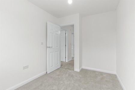 3 bedroom semi-detached house to rent - Photo 5