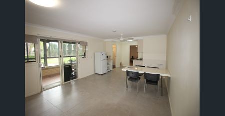Secluded Furnished Lower Ground Flat in Quiet No Through Road Facing Large Backyard - Photo 2