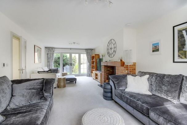 4 bedroom detached house to rent - Photo 1