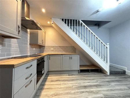 2 bedroom end of terrace house to rent - Photo 5