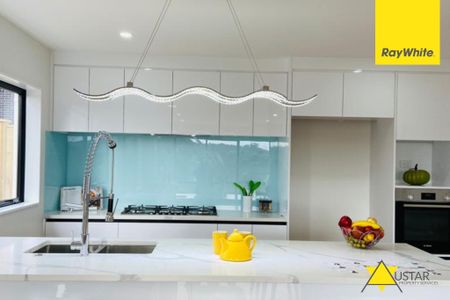 Looking for a modern home built in the ever so convenient Henderson? Look no further. - Photo 4