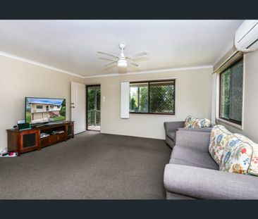 Spacious 3-Bedroom Home with Double Garage & Generous Backyard - Photo 1