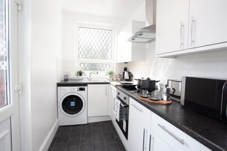 1 bedroom in a house share to rent - Photo 3