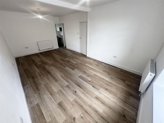 House - Terraced For Rent Maesyffynon Terrace, Tonypandy - Photo 1