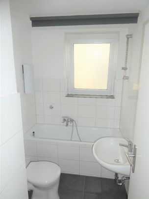 Gepflegte ca. 75 m² große 3-Zimmerwohnung mit Süd-West-Balkon und Tageslichtbad in Hagen- Kabel - Photo 1