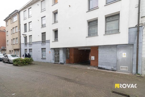 Centraal gelegen gelijkvloers appartement met terras! - Photo 1