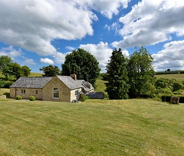 Beautiful cottage near the hamlet of The Camp. - Photo 1